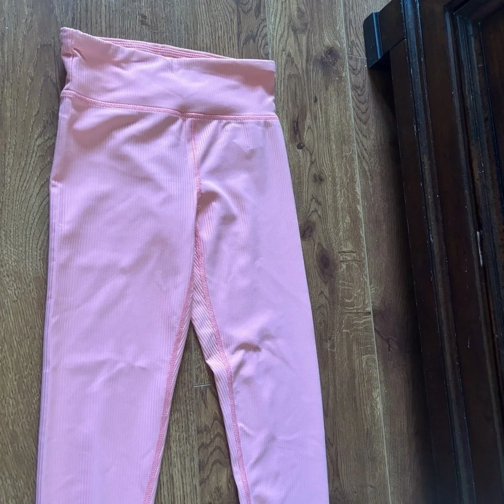 Old Navy Active Powersoft go-dry coral leggings in size M